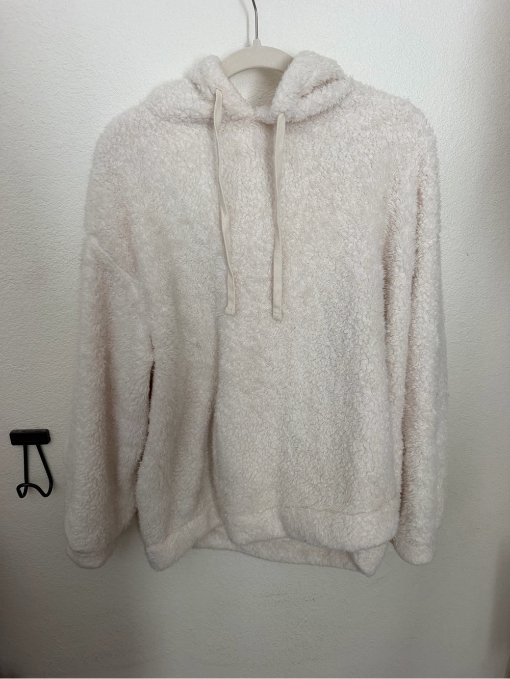 Universal Thread Plush Hooded Pullover in Cream